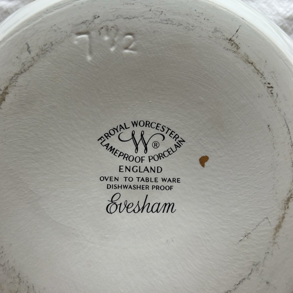 Royal Worcester Evesham Covered Casserole - Picture 6 of 6